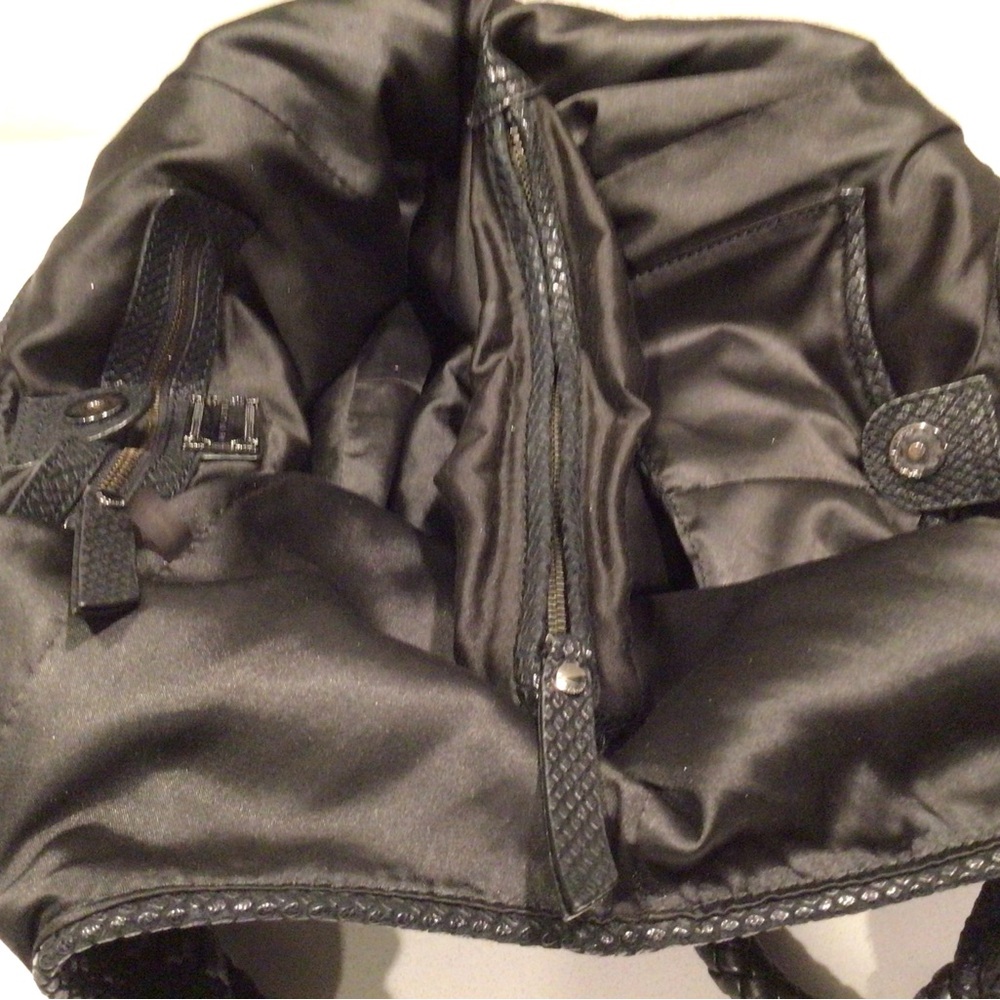 Elite Tahari Large Black Tote Bag With Dark Blue Fur - Picture 10 of 13